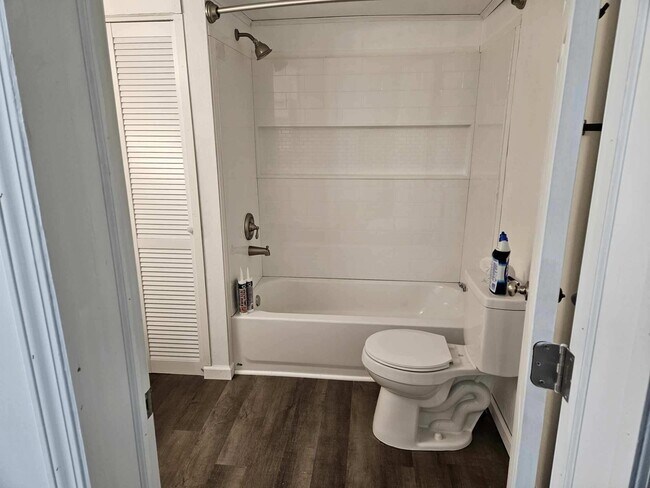 Foto del edificio - 6711 Vincent Hill Rd