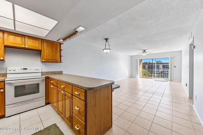 Foto del edificio - 2135 N Courtenay Pkwy