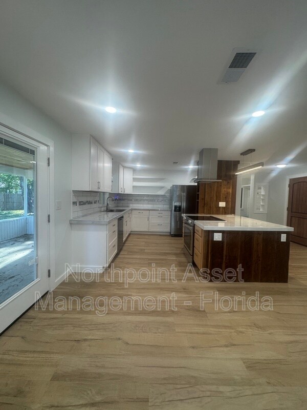 Foto del edificio - 185 Shores Blvd