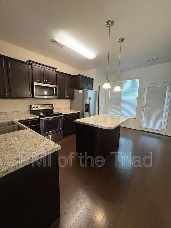 Foto del edificio - 5327 Farm House Trail