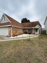 Building Photo - 437 Bridgewater Ct