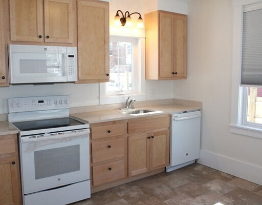 Building Photo - 3 Curve St