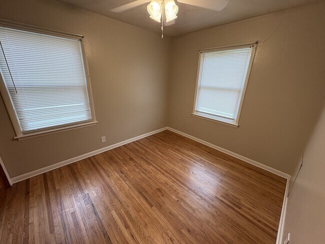 Foto del edificio - 8915 E 3rd Pl