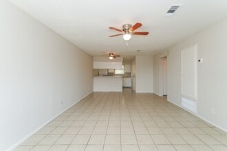 Building Photo - 4021 Briar Hollow Dr