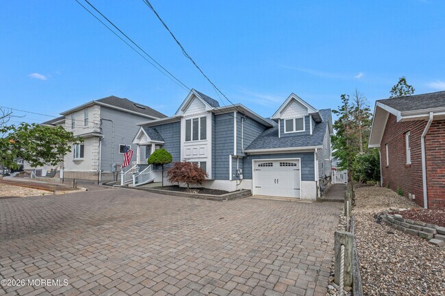 Building Photo - 15 Seville Dr