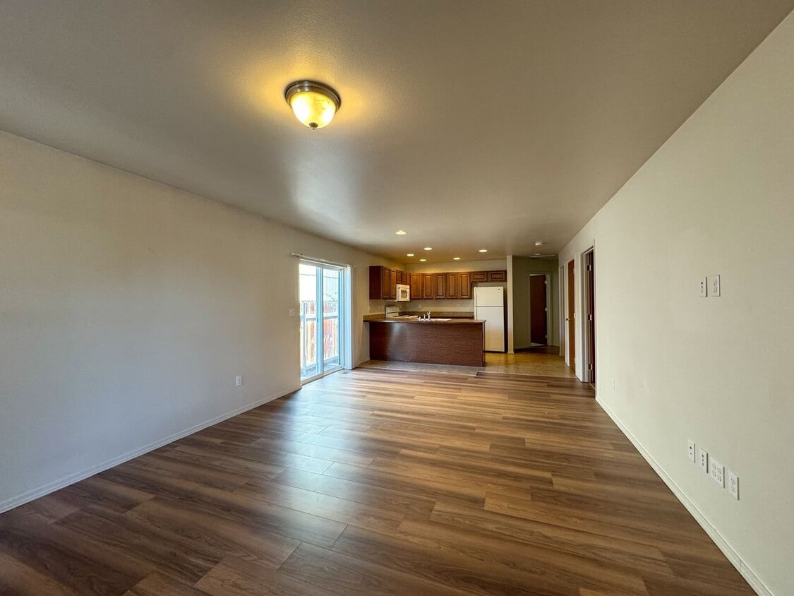 Primary Photo - Sathern Duplex