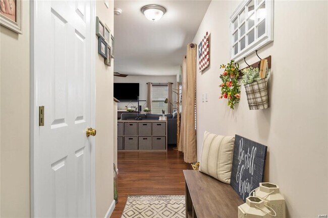 Building Photo - 420 Spring Trce