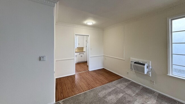 Building Photo - 244 S Doheny Dr