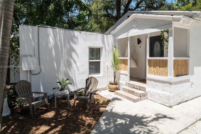 Foto del edificio - 429 NE 73rd St