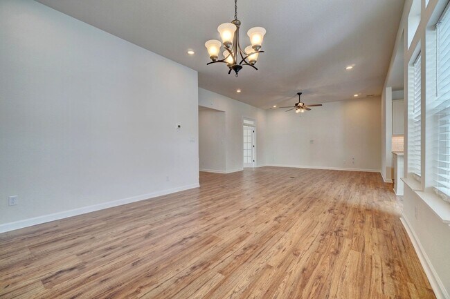 Foto del edificio - 4 bedroom condo in Suffolk