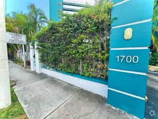 Building Photo - 1700 NW N River Dr