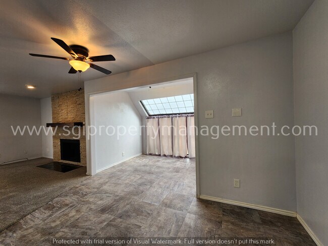 Building Photo - 1st Floor 1 Bedroom Ready for New Resident!