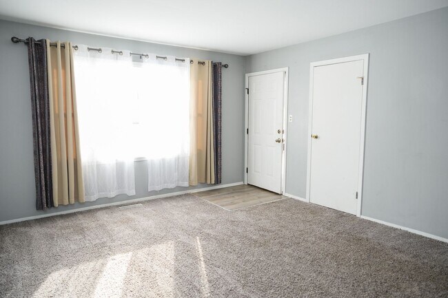 Foto del edificio - 2 bed 1 bath Duplex in Portage