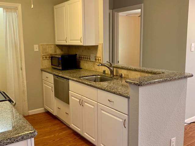 Granite counter tops, stainless appliances - 143 Piccadilly Pl