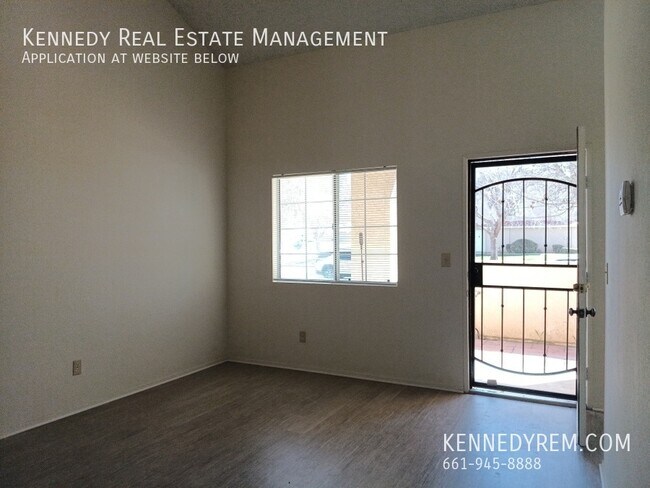 Building Photo - 1647 Gardenia Ct