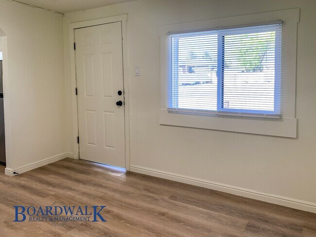 Foto del edificio - 1-Bedroom Home with Fenced Yard with fenced yard!