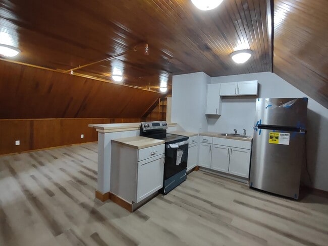 Building Photo - 109 Pleasant St