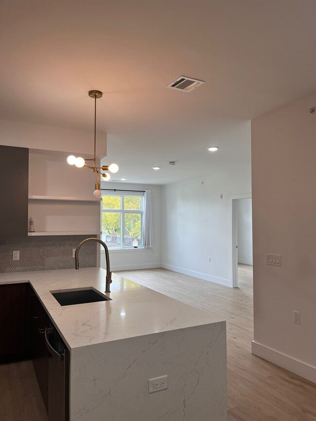 Foto del edificio - 276 Duncan Ave