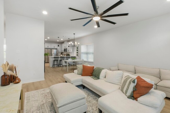 Building Photo - 228 Richards St