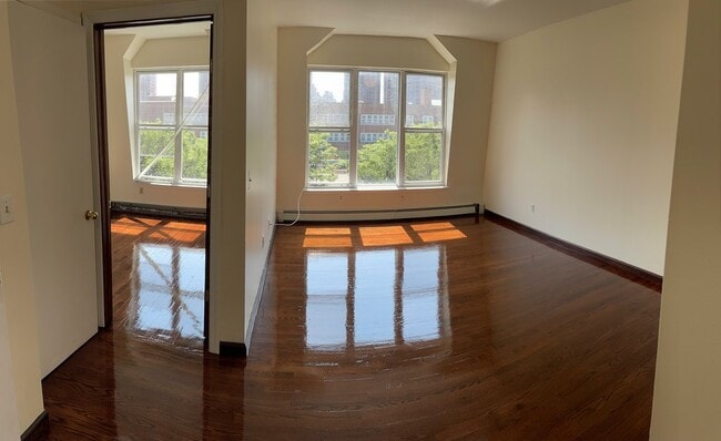 Building Photo - 229 E 110th St