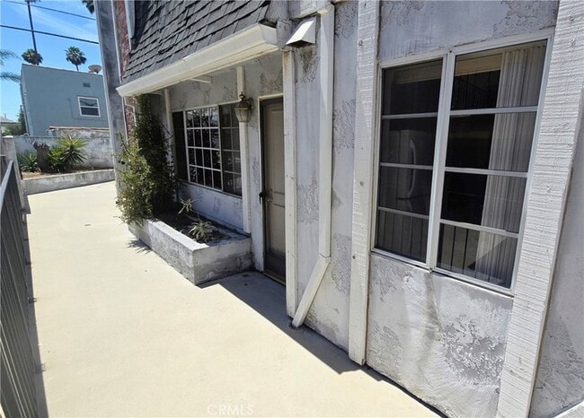 Building Photo - 630 W Dryden St