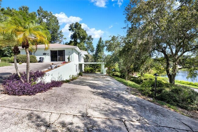 Building Photo - 75 Sunnyside Dr
