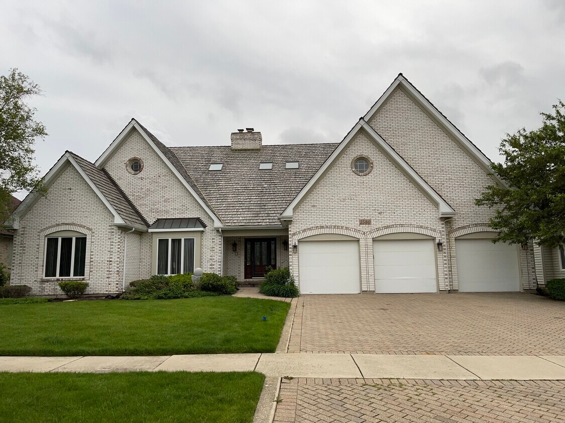Primary Photo - 1580 White Eagle Dr