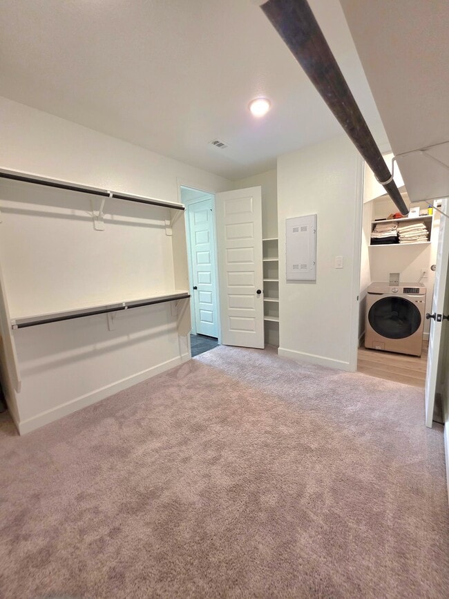 Building Photo - 15365 Legacy Pk Wy