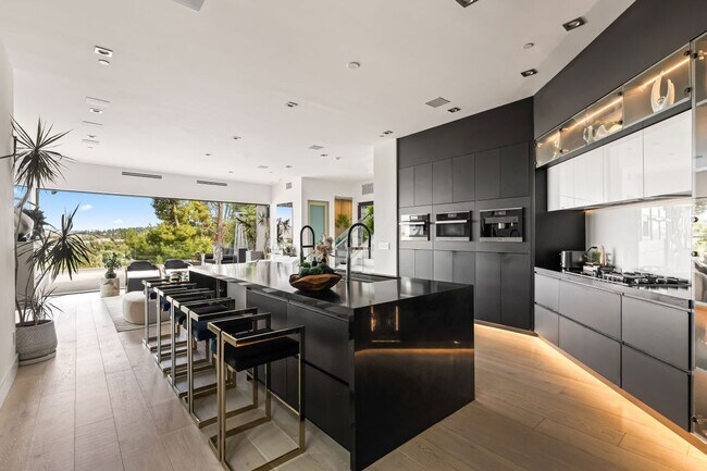 Foto del edificio - 5170 Medina Rd