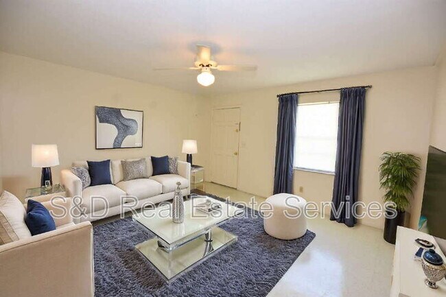 Foto del edificio - 619 Robin Rd