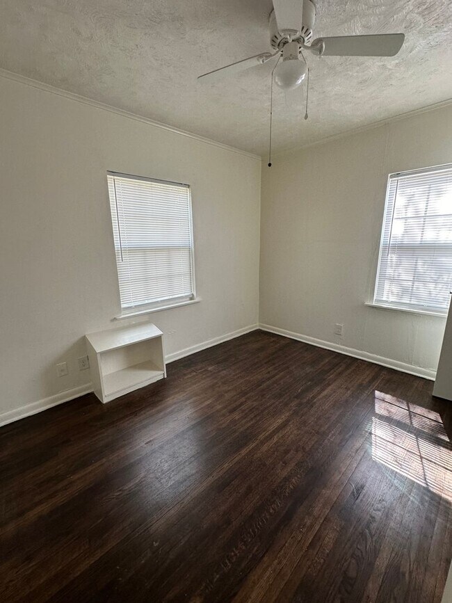 Foto del edificio - 4 Bedroom/1 Bath