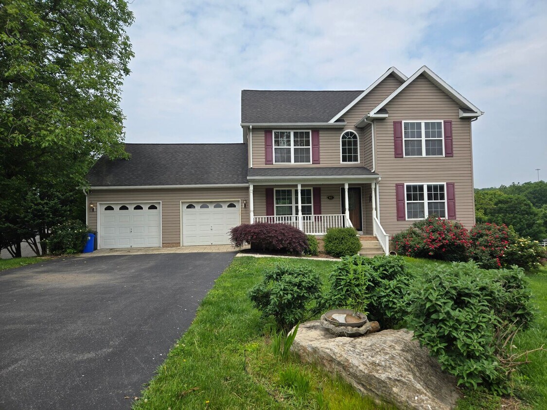 Foto principal - 3 Bed, 2.5 Bath Single Family Home in Mart...