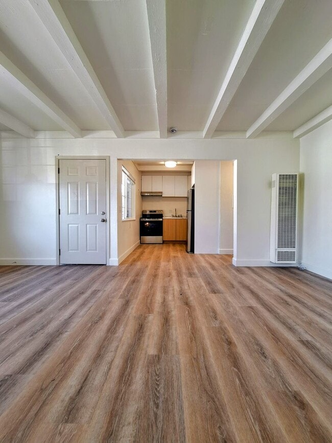 Building Photo - 1652 Crucero Dr
