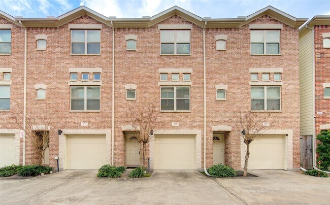 Foto del edificio - 2710 Hullsmith Dr