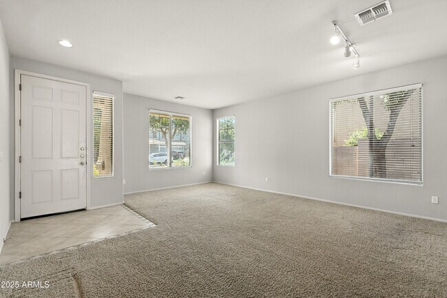 Building Photo - 4052 E Cullumber St