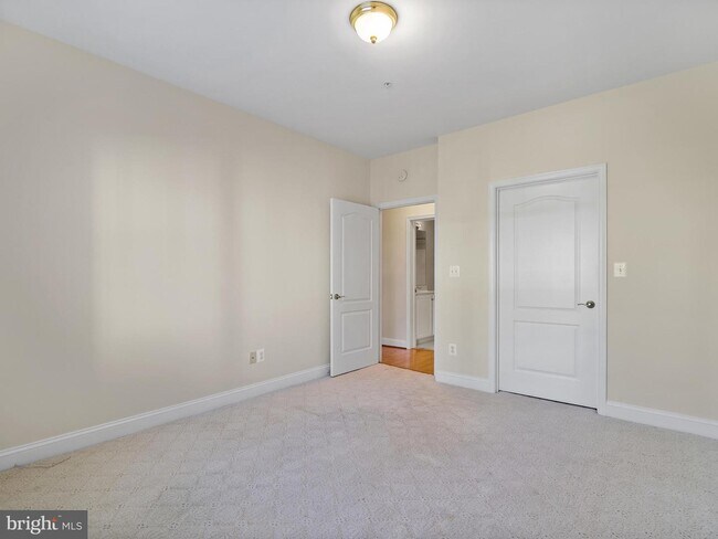 Building Photo - 2115 Ganton Green