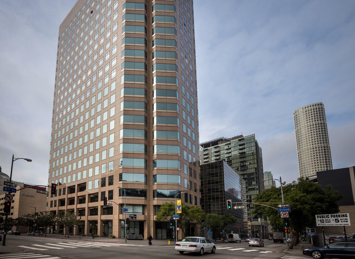 Foto principal - 801 S Grand Ave