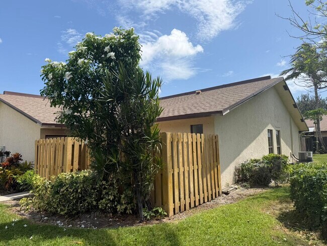 Building Photo - 1501 Waterview Cir