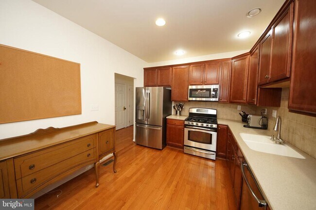Building Photo - 15 Wedgewood Ct