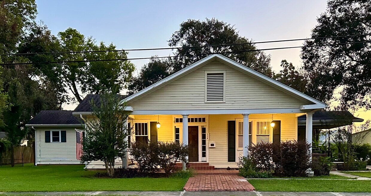 Primary Photo - 114 W Hamilton St