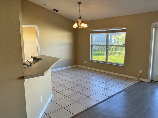 Building Photo - 405 Blackbird Way