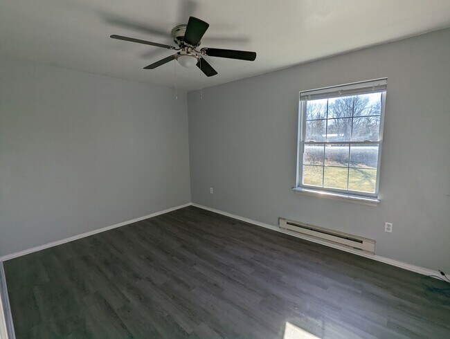 Foto del edificio - Upstairs 2 Bedroom Updated Apartment