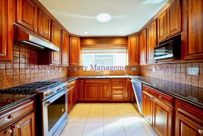 Foto del edificio - Updated Novato Home with A/C and Great Bac...