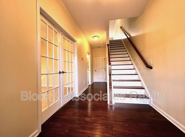 Building Photo - 1517 Rodessa Run
