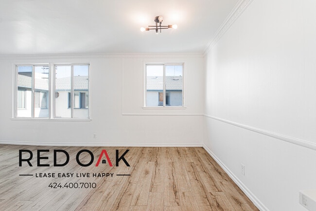 Building Photo - 820 S Gramercy Pl