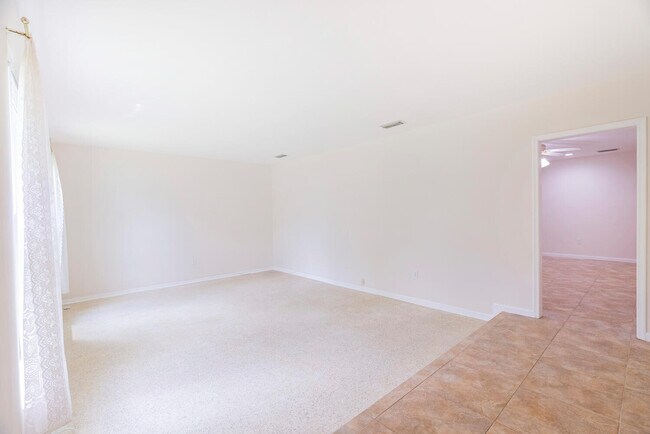 Building Photo - 11600 SW 81st Rd