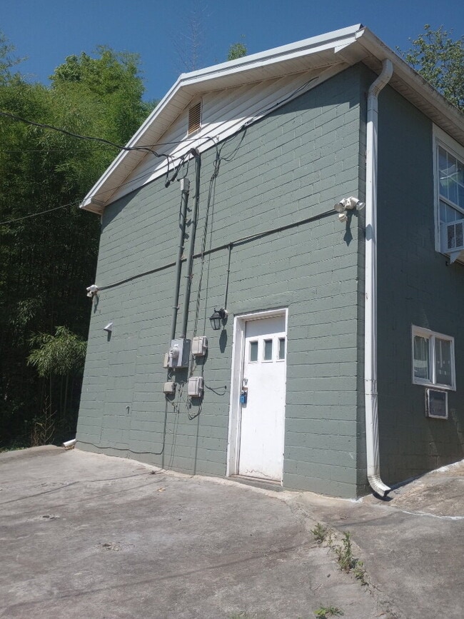 Building Photo - 59 Oak St