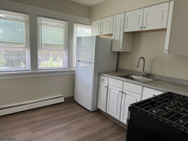 Foto del edificio - 491 Clifton Ave