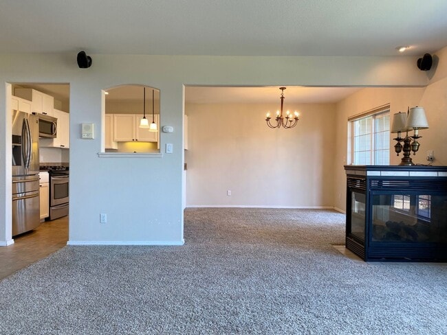 Foto del edificio - Rare Columbia Riverfront Townhome