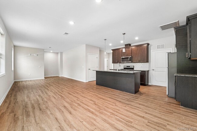 Building Photo - 410 Tower Ridge Cir